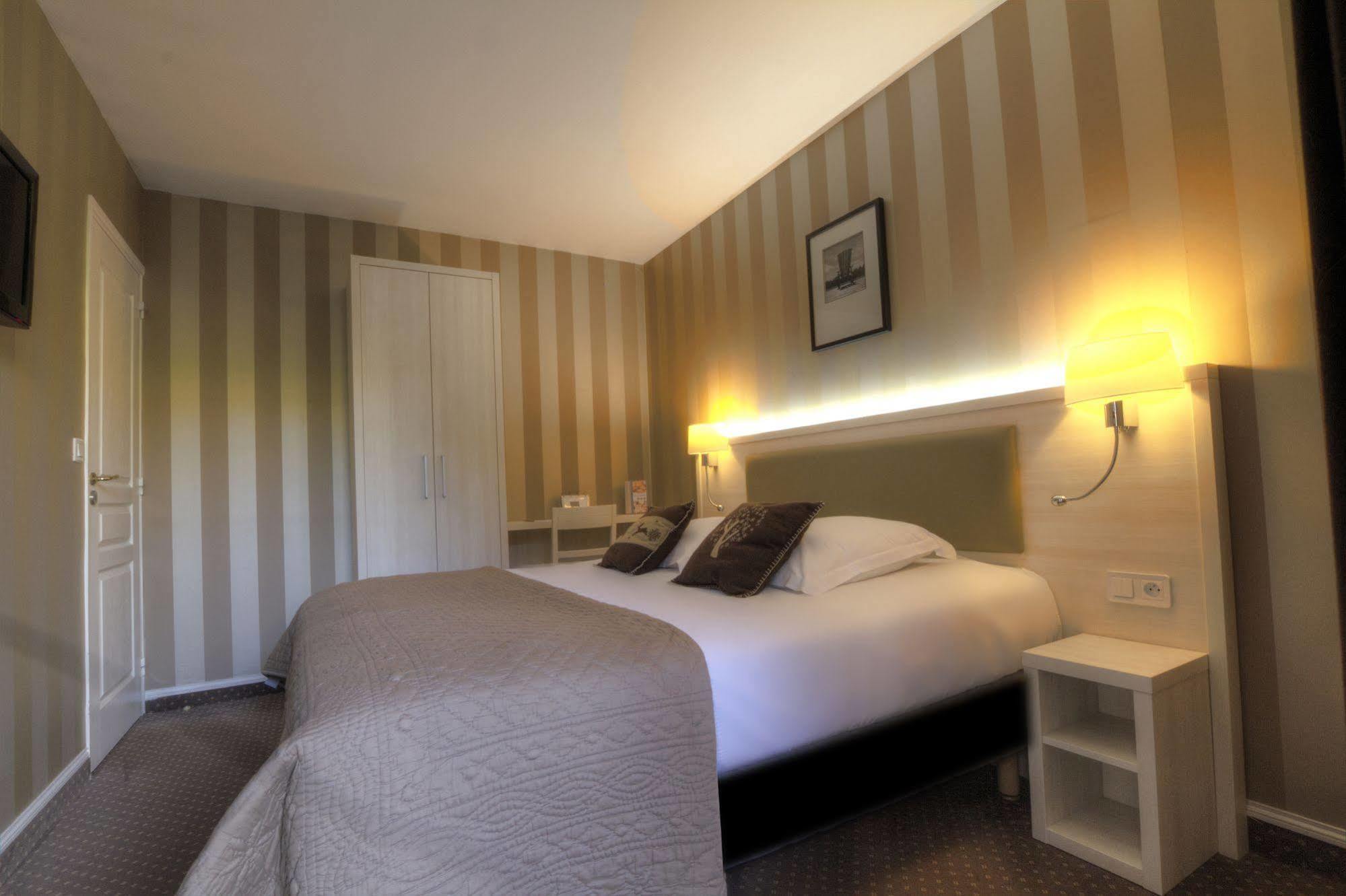 Hotel-Spa-Piscine Le Petit Castel Beuzeville-Honfleur Zewnętrze zdjęcie
